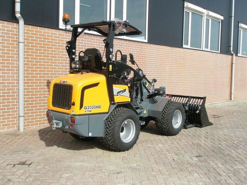 Giant G2500 - Mini pá carregadora de rastos: foto 4 Giant G2500 - Mini pá carregadora de rastos: foto 4