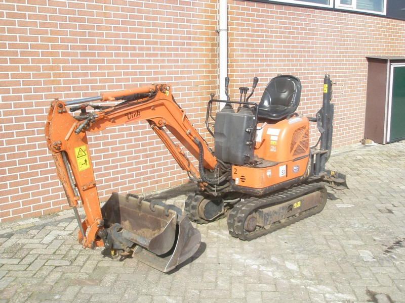 Hitachi ZX10U-2 - Mini escavadeira: foto 1 Hitachi ZX10U-2 - Mini escavadeira: foto 1