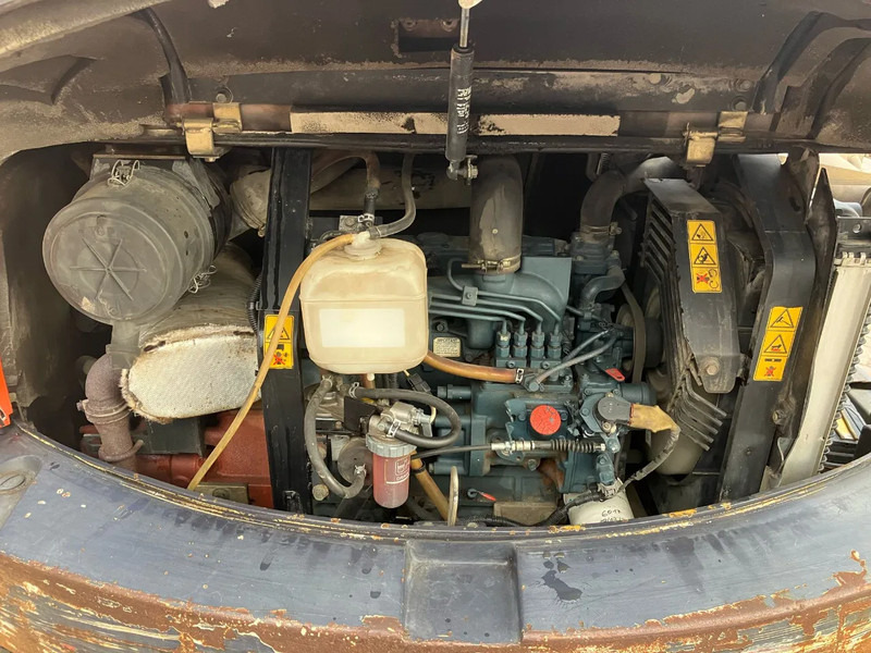 Kubota KX121-3a - Mini escavadeira: foto 5 Kubota KX121-3a - Mini escavadeira: foto 5