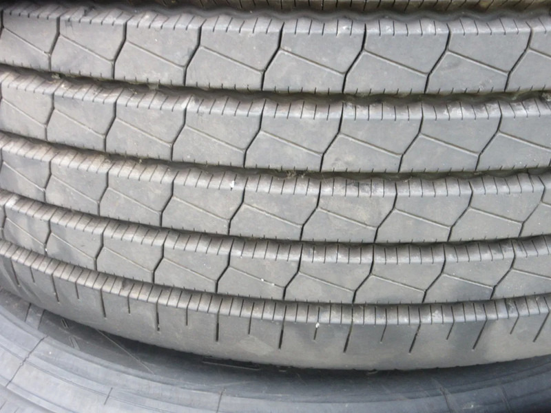 Continental 385/55 R 22.5 M+S APOLLO  VOOR STAALEN WIEL MET BAND 2 X - Pneu por Camião: foto 3 Continental 385/55 R 22.5 M+S APOLLO  VOOR STAALEN WIEL MET BAND 2 X - Pneu por Camião: foto 3