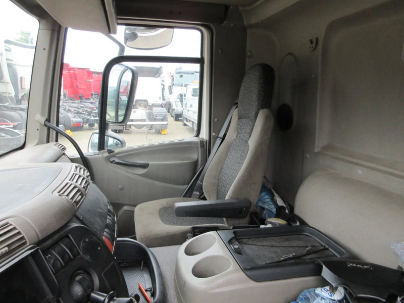 Cabine e interior por Camião DAF DAF CF 75 DAGCABINE MODEL EURO 5: foto 12 Cabine e interior por Camião DAF DAF CF 75 DAGCABINE MODEL EURO 5: foto 12