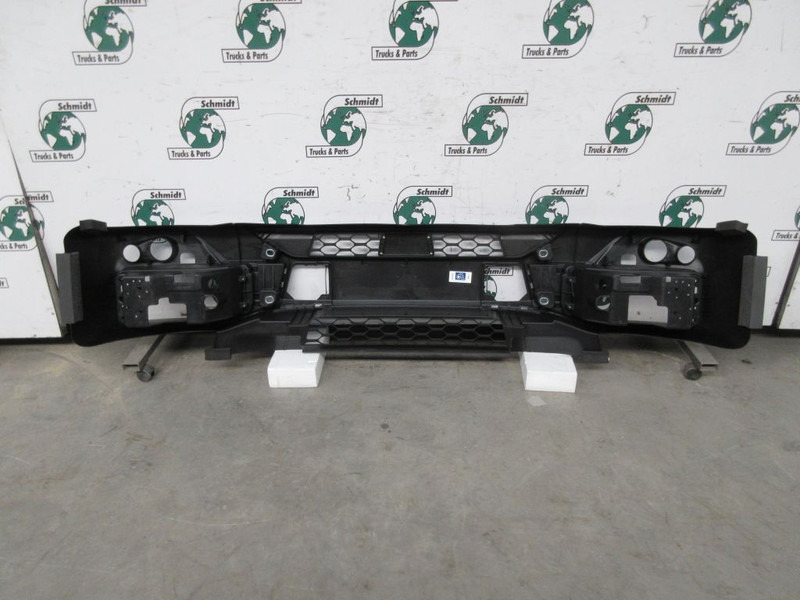Iveco 5801690553 BUMPER IVECO EUROCARGO EURO 6 NIEUW - Para-choque por Camião: foto 2 Iveco 5801690553 BUMPER IVECO EUROCARGO EURO 6 NIEUW - Para-choque por Camião: foto 2
