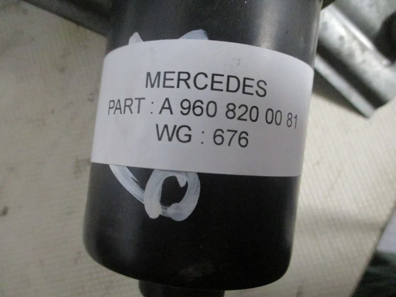 Mercedes-Benz A 960 820 00 81/A 960 820 18 81 RUITENWISSERMECHANIEK ACTROS EURO 6 - Sistema elétrico por Camião: foto 4 Mercedes-Benz A 960 820 00 81/A 960 820 18 81 RUITENWISSERMECHANIEK ACTROS EURO 6 - Sistema elétrico por Camião: foto 4