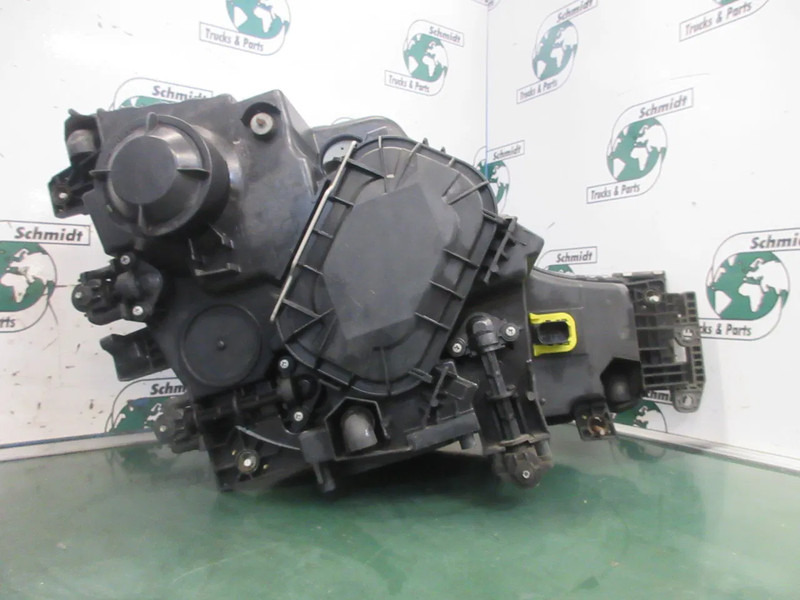 Mercedes-Benz A 960 820 03 39 KOPLAMP MERCEDES 1845 MP 4 RECHTS EURO 6 - Farol dianteira por Camião: foto 3 Mercedes-Benz A 960 820 03 39 KOPLAMP MERCEDES 1845 MP 4 RECHTS EURO 6 - Farol dianteira por Camião: foto 3