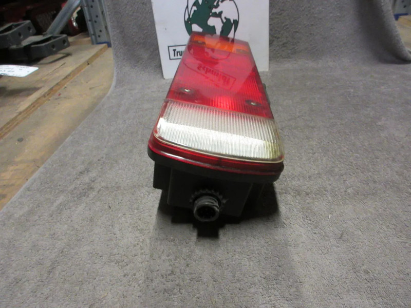 Scania 1792376 // 1792375 //ACHTERLAMP SCANIA R 450 EURO 6 RECHTS & LINKS - Farol traseiros por Camião: foto 2 Scania 1792376 // 1792375 //ACHTERLAMP SCANIA R 450 EURO 6 RECHTS & LINKS - Farol traseiros por Camião: foto 2
