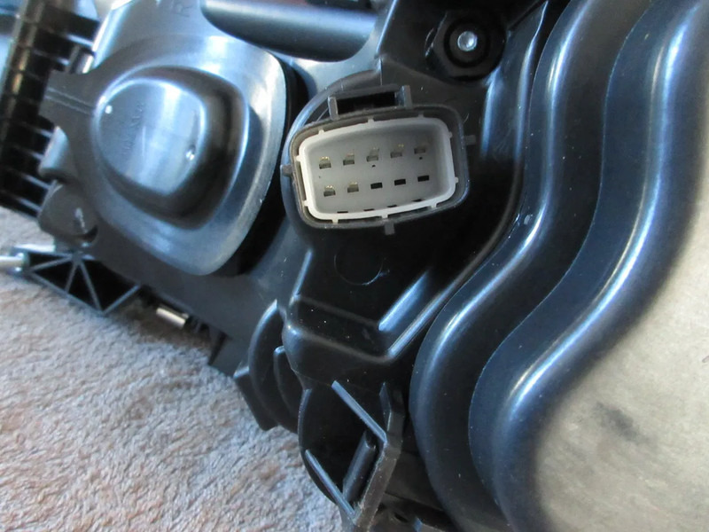 Scania 2416137 KOPLAMP SCANIA NIEUWE OP VOORRAAD R 450 EURO 6 RECHTS - Farol dianteira por Camião: foto 4 Scania 2416137 KOPLAMP SCANIA NIEUWE OP VOORRAAD R 450 EURO 6 RECHTS - Farol dianteira por Camião: foto 4