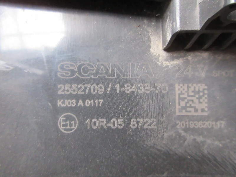 Scania 2552709 MISTLAMP SCANIA MODEL 2021 RECHTS R 410 - Farol nevoeiro por Camião: foto 2 Scania 2552709 MISTLAMP SCANIA MODEL 2021 RECHTS R 410 - Farol nevoeiro por Camião: foto 2