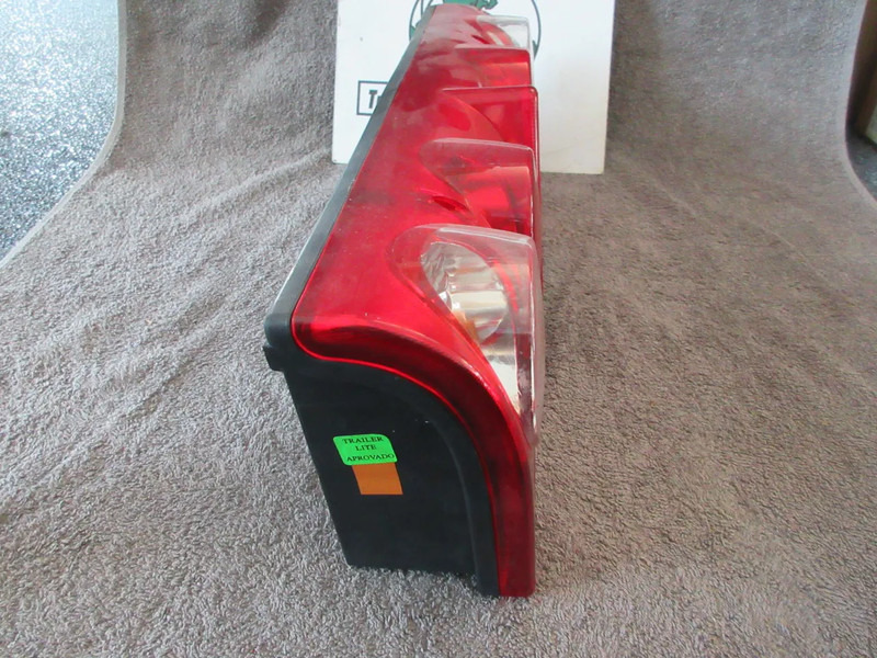 Schmitz Cargobull 1008680//25-6010-50 ACHTERLAMP NIEUWE !!!! - Farol traseiros por Camião: foto 2 Schmitz Cargobull 1008680//25-6010-50 ACHTERLAMP NIEUWE !!!! - Farol traseiros por Camião: foto 2