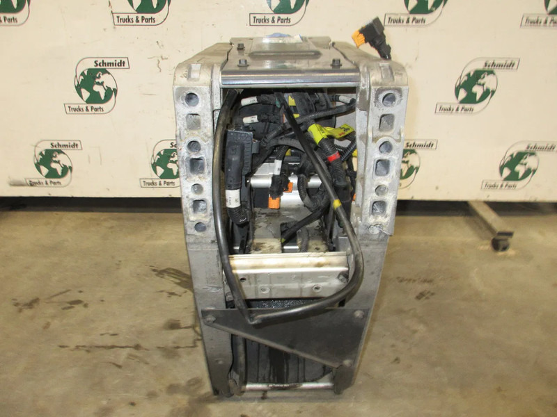 Volvo 23225656 // 24047642 AD BLUE TANK VOLVO FM 330 EURO 6 MODEL 2023 - Tanque de combustível por Camião: foto 3 Volvo 23225656 // 24047642 AD BLUE TANK VOLVO FM 330 EURO 6 MODEL 2023 - Tanque de combustível por Camião: foto 3