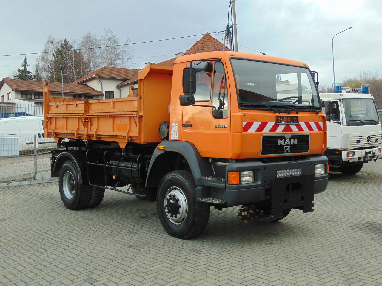 MAN 18-224 4x4 KIPER - Camião basculante: foto 2 MAN 18-224 4x4 KIPER - Camião basculante: foto 2