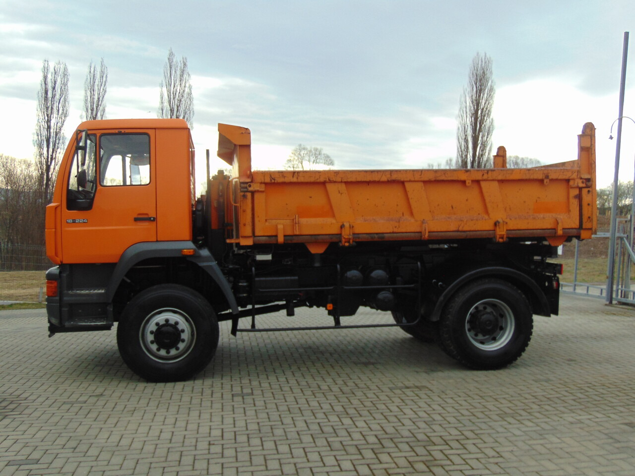 MAN 18-224 4x4 KIPER - Camião basculante: foto 5 MAN 18-224 4x4 KIPER - Camião basculante: foto 5