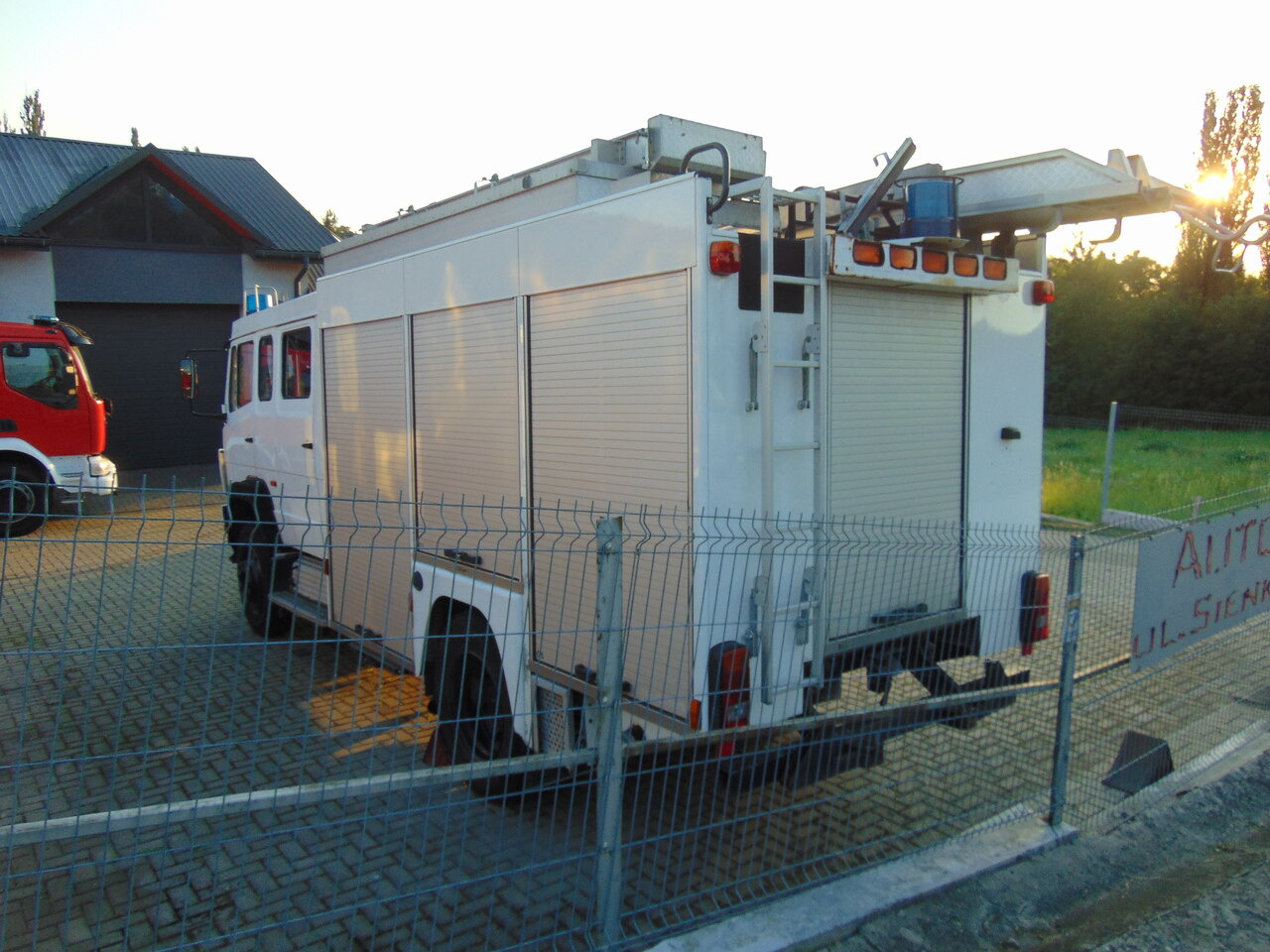 MERCEDES-BENZ 1124AF 4x4 MAGIRUS - Carro de bombeiro: foto 3 MERCEDES-BENZ 1124AF 4x4 MAGIRUS - Carro de bombeiro: foto 3