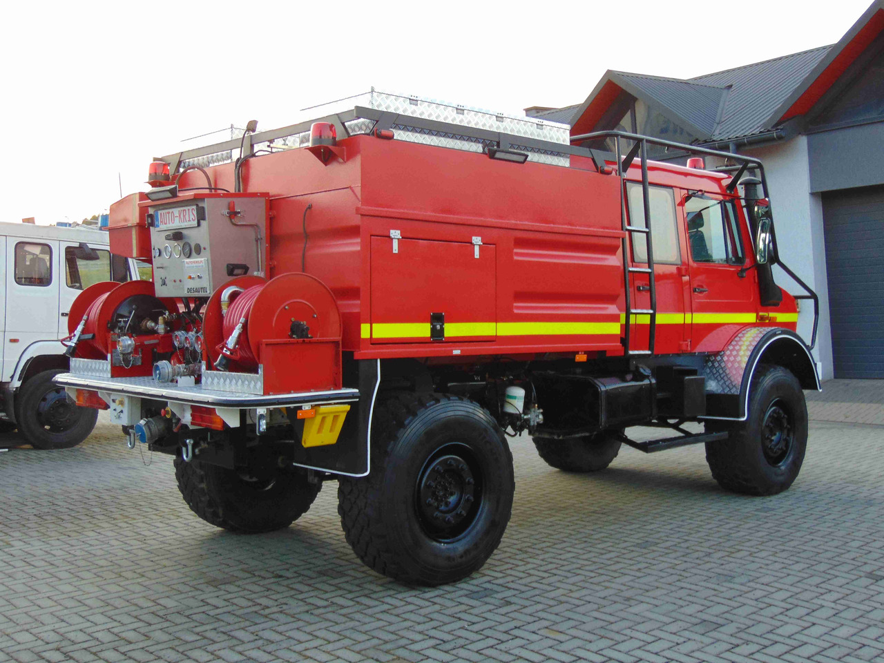 MERCEDES-BENZ Unimog U5000 4x4 DESAUTEL - 5000 WATER !!! - Carro de bombeiro: foto 4 MERCEDES-BENZ Unimog U5000 4x4 DESAUTEL - 5000 WATER !!! - Carro de bombeiro: foto 4