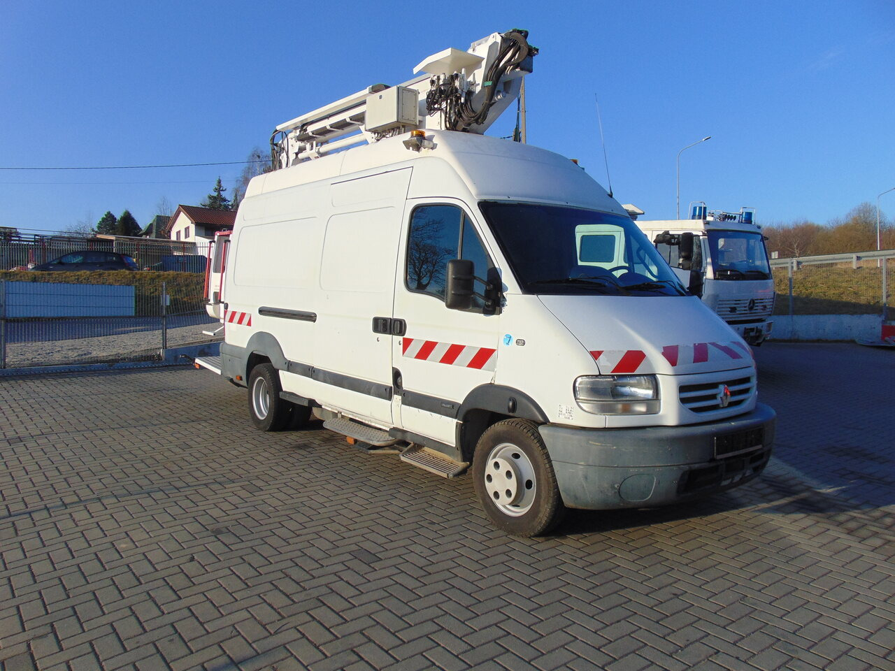 RENAULT Mascott 2,8dCi 110 L2H3 France Elevateur 152TTF 162TTF - Plataforma aérea: foto 2 RENAULT Mascott 2,8dCi 110 L2H3 France Elevateur 152TTF 162TTF - Plataforma aérea: foto 2