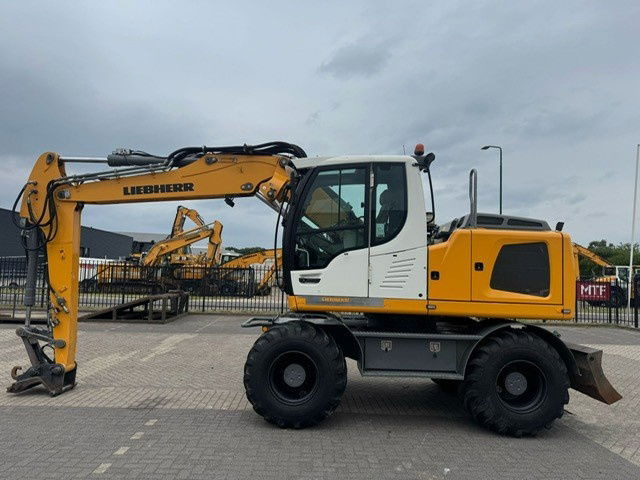 Liebherr A914 Litronic - Escavadeira de rodas: foto 1 Liebherr A914 Litronic - Escavadeira de rodas: foto 1