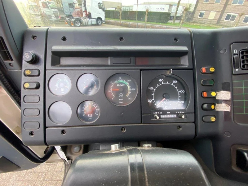 Leasing de DAF 65CF-240 / FULL STEEL / POMP / 3 COMPARTIMENTS / 8350 LITER / ONLY:25969 KM / EURO-2 / MANUAL / GOOD CONDITION DAF 65CF-240 / FULL STEEL / POMP / 3 COMPARTIMENTS / 8350 LITER / ONLY:25969 KM / EURO-2 / MANUAL / GOOD CONDITION: foto 13