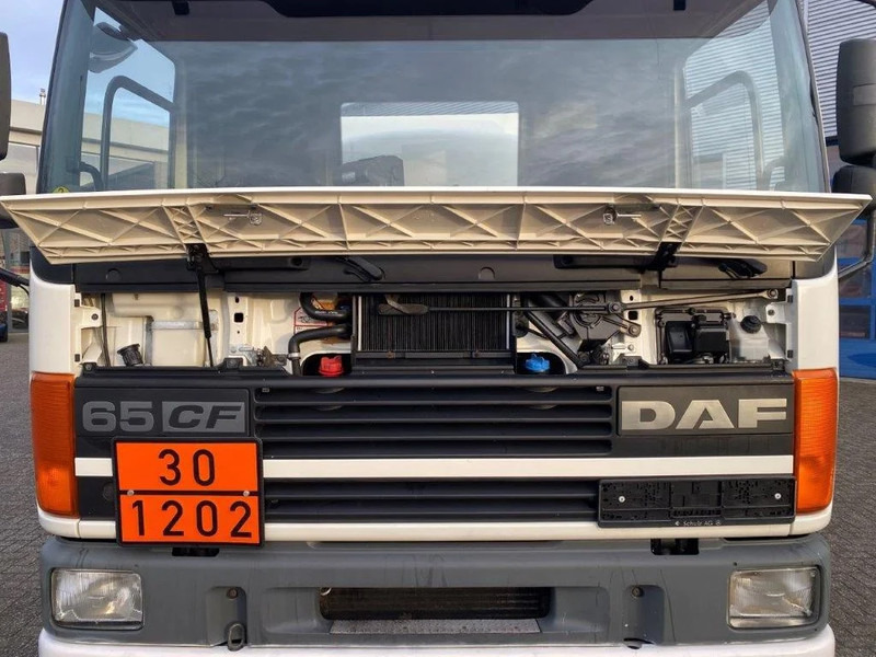 Leasing de DAF 65CF-240 / FULL STEEL / POMP / 3 COMPARTIMENTS / 8350 LITER / ONLY:25969 KM / EURO-2 / MANUAL / GOOD CONDITION DAF 65CF-240 / FULL STEEL / POMP / 3 COMPARTIMENTS / 8350 LITER / ONLY:25969 KM / EURO-2 / MANUAL / GOOD CONDITION: foto 7
