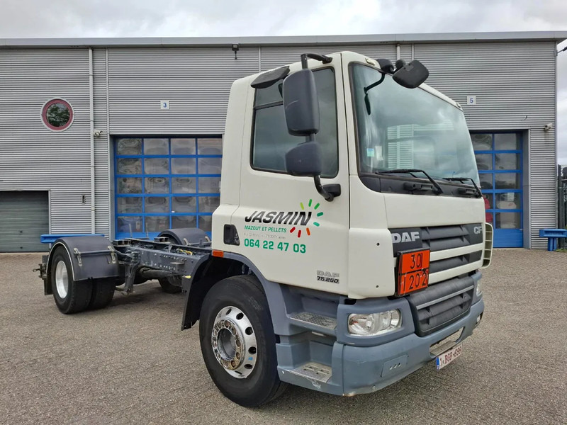 DAF CF75-250 / ADR / ONLY:320740 KM / PTO / INLINER / ALCOA / GOOD CONDITION / MANUAL / EURO-5 / 2011 - Camião chassi: foto 2 DAF CF75-250 / ADR / ONLY:320740 KM / PTO / INLINER / ALCOA / GOOD CONDITION / MANUAL / EURO-5 / 2011 - Camião chassi: foto 2