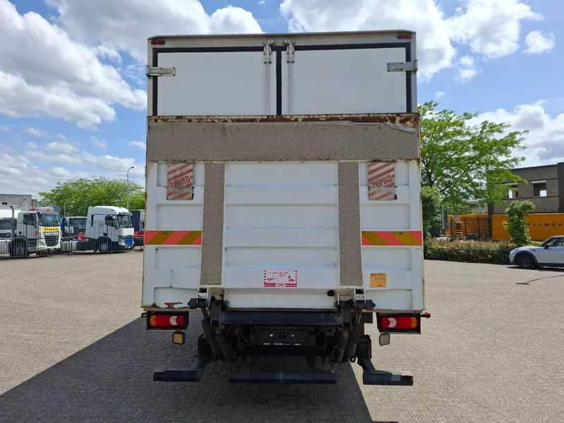 Iveco EuroCargo 120 / COOL TRUCK / CARRIER XARIOS 600 / PLATFORM 2000KG / ONLY:340634 KM / AIRCO / MANUAL / EURO-6 / 2014 - Camião isotérmico: foto 4 Iveco EuroCargo 120 / COOL TRUCK / CARRIER XARIOS 600 / PLATFORM 2000KG / ONLY:340634 KM / AIRCO / MANUAL / EURO-6 / 2014 - Camião isotérmico: foto 4