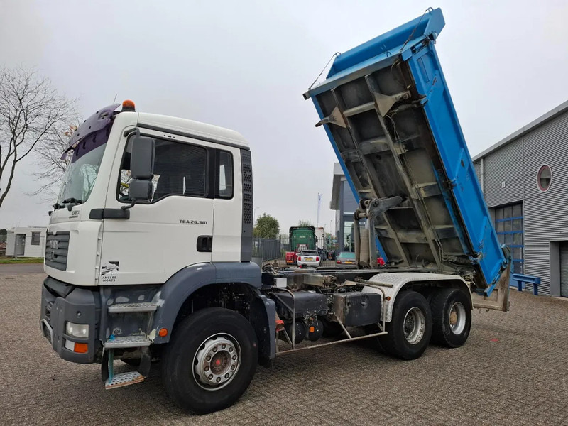 MAN TGA 26.310 / 6X4 / 2XBIG AXLE / 2SIDE TIPPER / ONLY:545423 KM / TUV:06-05-2026 / FULL-STEEL / AIRCO / MANUAL / EURO-4 / 2005 - Camião basculante: foto 1 MAN TGA 26.310 / 6X4 / 2XBIG AXLE / 2SIDE TIPPER / ONLY:545423 KM / TUV:06-05-2026 / FULL-STEEL / AIRCO / MANUAL / EURO-4 / 2005 - Camião basculante: foto 1
