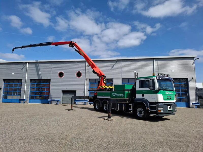 MAN TGA 33.410 / 6X4 / PALFINGER PK4000 1EL ROOFER CRANE / 25M / REMOTE / 2X BIG AXLE / 490677 KM / MANUAL / EURO-3 / 2005 - Camião grua: foto 5 MAN TGA 33.410 / 6X4 / PALFINGER PK4000 1EL ROOFER CRANE / 25M / REMOTE / 2X BIG AXLE / 490677 KM / MANUAL / EURO-3 / 2005 - Camião grua: foto 5