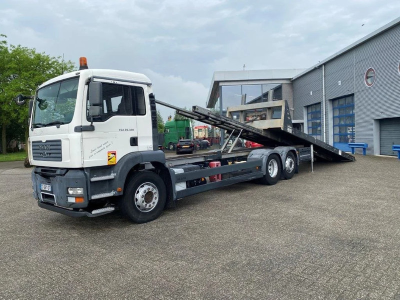 MAN TGA26.320 / SLIDING PLATEAU / WINCH / LIFT AXLE / MACHINE CARRIER / MANUAL / EURO-4 / 2007 - Camião de caixa aberta/ Plataforma: foto 1 MAN TGA26.320 / SLIDING PLATEAU / WINCH / LIFT AXLE / MACHINE CARRIER / MANUAL / EURO-4 / 2007 - Camião de caixa aberta/ Plataforma: foto 1