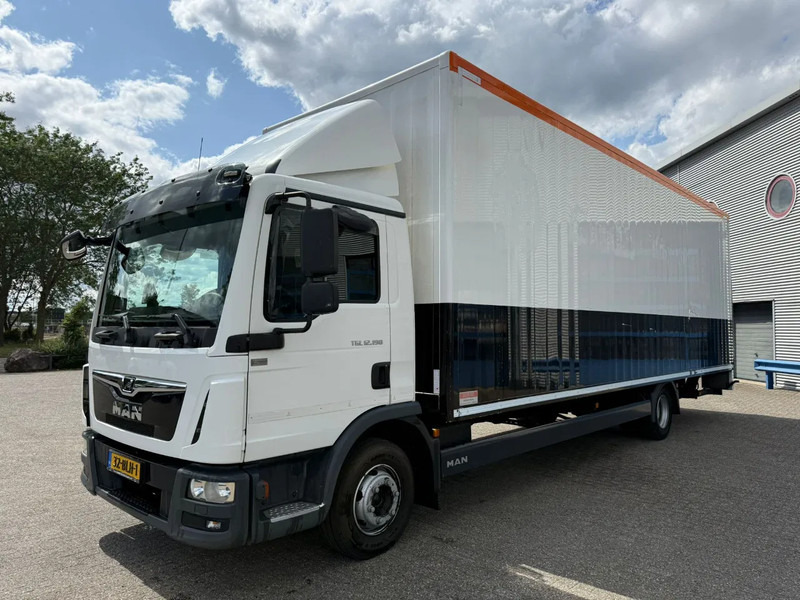 MAN TGL12.190 / NL TRUCK / ONLY:532353 KM / TUV:30-08-2025 / PLATFORM 1500KG / AIRCO / AUTOMATIC / EURO-6 / 2018 - Camião furgão: foto 1 MAN TGL12.190 / NL TRUCK / ONLY:532353 KM / TUV:30-08-2025 / PLATFORM 1500KG / AIRCO / AUTOMATIC / EURO-6 / 2018 - Camião furgão: foto 1