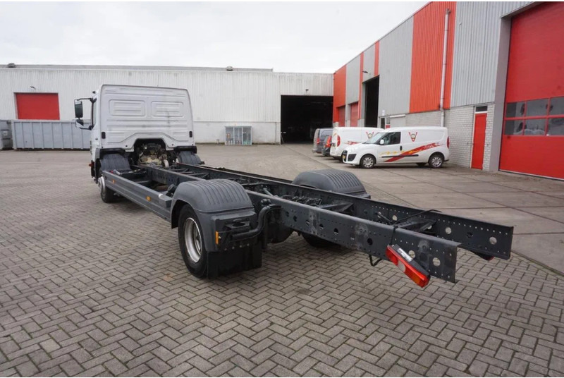 Mercedes-Benz ATEGO 1221 / ENGINE RUNNING / ONLY:253095 KM / AUTOMATIC / EURO-6 / 2017 - Camião chassi: foto 3 Mercedes-Benz ATEGO 1221 / ENGINE RUNNING / ONLY:253095 KM / AUTOMATIC / EURO-6 / 2017 - Camião chassi: foto 3