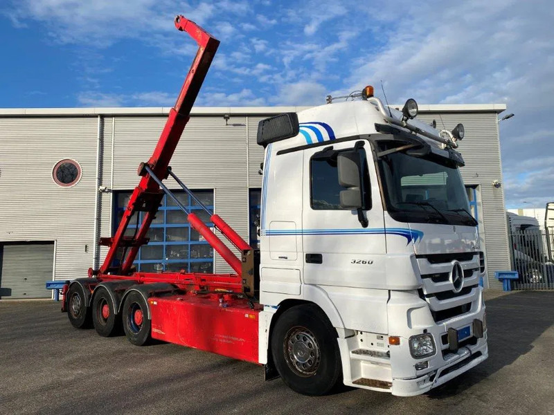 Mercedes-Benz Actros 3260 V8 / 15,9L / 8X4 / BIG AXLE / PALFINGER T26 HOOKLIFT / LIFT+LENKACHSE / FULL-AIR / AIRCO / AUTOMATIC / EURO-5 / 2013 - Camião polibenne: foto 4 Mercedes-Benz Actros 3260 V8 / 15,9L / 8X4 / BIG AXLE / PALFINGER T26 HOOKLIFT / LIFT+LENKACHSE / FULL-AIR / AIRCO / AUTOMATIC / EURO-5 / 2013 - Camião polibenne: foto 4