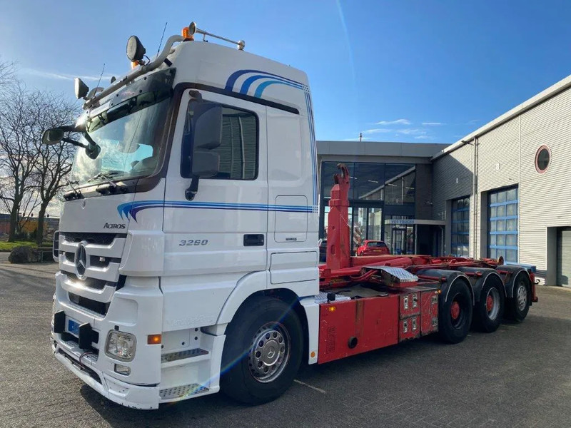 Mercedes-Benz Actros 3260 V8 / 15,9L / 8X4 / BIG AXLE / PALFINGER T26 HOOKLIFT / LIFT+LENKACHSE / FULL-AIR / AIRCO / AUTOMATIC / EURO-5 / 2013 - Camião polibenne: foto 3 Mercedes-Benz Actros 3260 V8 / 15,9L / 8X4 / BIG AXLE / PALFINGER T26 HOOKLIFT / LIFT+LENKACHSE / FULL-AIR / AIRCO / AUTOMATIC / EURO-5 / 2013 - Camião polibenne: foto 3
