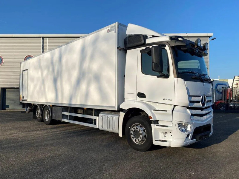 Mercedes-Benz Antos 2533 / LIFT AXLE / HEATED CLOSED BOX / PLATFORM 2000 KG / ONLY:506959 KM / SIDE DOOR / AUTOMATIC / EURO-6 / 2019 - Camião furgão: foto 2 Mercedes-Benz Antos 2533 / LIFT AXLE / HEATED CLOSED BOX / PLATFORM 2000 KG / ONLY:506959 KM / SIDE DOOR / AUTOMATIC / EURO-6 / 2019 - Camião furgão: foto 2