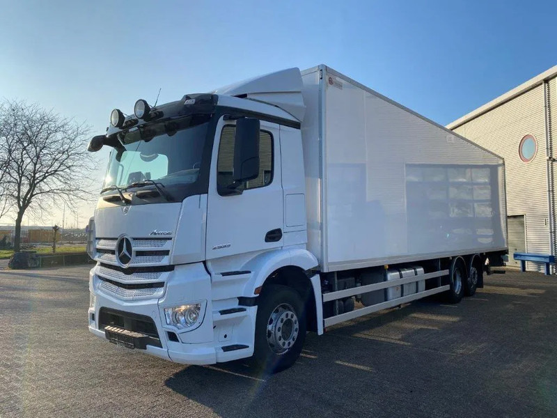 Mercedes-Benz Antos 2533 / LIFT AXLE / HEATED CLOSED BOX / PLATFORM 2000 KG / ONLY:506959 KM / SIDE DOOR / AUTOMATIC / EURO-6 / 2019 - Camião furgão: foto 1 Mercedes-Benz Antos 2533 / LIFT AXLE / HEATED CLOSED BOX / PLATFORM 2000 KG / ONLY:506959 KM / SIDE DOOR / AUTOMATIC / EURO-6 / 2019 - Camião furgão: foto 1