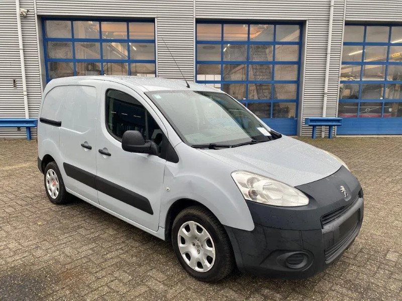 Peugeot Partner 1.6 HDI / TUV:22-11-2025 / AIRCO / CLOSED BOX / MANUAL / EURO-5 / 2013 - Furgão compacto: foto 2 Peugeot Partner 1.6 HDI / TUV:22-11-2025 / AIRCO / CLOSED BOX / MANUAL / EURO-5 / 2013 - Furgão compacto: foto 2