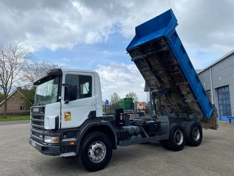 Scania 114-340 / 6X4 / 2 SIDE TIPPER / BIG AXLE / FULL-STEEL / DRUM BRAKES / MANUAL / 1999 - Camião basculante: foto 2 Scania 114-340 / 6X4 / 2 SIDE TIPPER / BIG AXLE / FULL-STEEL / DRUM BRAKES / MANUAL / 1999 - Camião basculante: foto 2