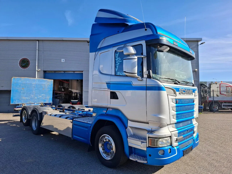 Scania R580 V8 / RETARDER / LIFT+LENKACHSE / FULL-AIR / PLATFORM 2000 KG / LEATHER / AIRCO / AUTOMATIC / EURO-6 / 2015 - Camião chassi: foto 2 Scania R580 V8 / RETARDER / LIFT+LENKACHSE / FULL-AIR / PLATFORM 2000 KG / LEATHER / AIRCO / AUTOMATIC / EURO-6 / 2015 - Camião chassi: foto 2