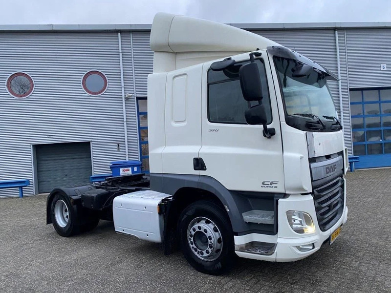 DAF CF370 / NICE CLEAN NL TRUCK / TYRES 80% / AUTOMATIC / EURO-6 / 2015 - Tractor: foto 2 DAF CF370 / NICE CLEAN NL TRUCK / TYRES 80% / AUTOMATIC / EURO-6 / 2015 - Tractor: foto 2