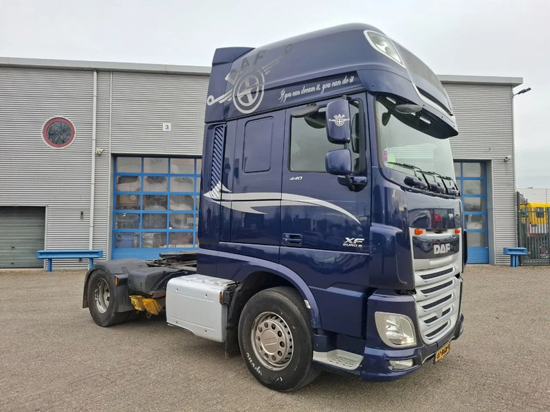 DAF XF106-440 / NL TRUCK / TUV:19-03-2026 / SMART TACHO / ACC / LWDS / FRIDGE / FULL SPOILER / AUTOMATIC / EURO-6 / 2016 - Tractor: foto 2 DAF XF106-440 / NL TRUCK / TUV:19-03-2026 / SMART TACHO / ACC / LWDS / FRIDGE / FULL SPOILER / AUTOMATIC / EURO-6 / 2016 - Tractor: foto 2