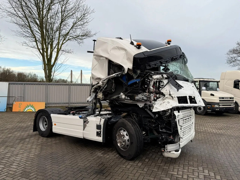 Volvo FH5-500 / RETARDER / HYDRAULICS / ONLY:33000 KM / I-PARKCOOL / VEB+ / AUTOMATIC / EURO-6 / 2025 - Tractor: foto 2 Volvo FH5-500 / RETARDER / HYDRAULICS / ONLY:33000 KM / I-PARKCOOL / VEB+ / AUTOMATIC / EURO-6 / 2025 - Tractor: foto 2