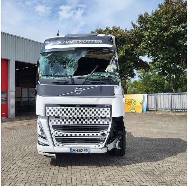 Volvo FH5-500 XL / ENGINE RUNNING / VEB+ / I-PARKCOOL / ONLY:349717 KM / I-SAVE / ACC / LWDS / SIDESKIRTS / AUTOMATIC / EURO-6 / 2023 - Tractor: foto 2 Volvo FH5-500 XL / ENGINE RUNNING / VEB+ / I-PARKCOOL / ONLY:349717 KM / I-SAVE / ACC / LWDS / SIDESKIRTS / AUTOMATIC / EURO-6 / 2023 - Tractor: foto 2