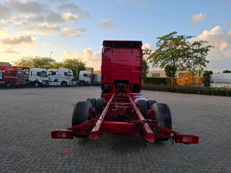 Volvo FH16-750 / BIG AXLE / VEB+ / ONLY:679711 KM / TECHNICAL 70TON / 9TON FRONT AXLE / INLINER / FULL-AIR / AUTOMATIC / EURO-6 / 2018 - Camião chassi: foto 4 Volvo FH16-750 / BIG AXLE / VEB+ / ONLY:679711 KM / TECHNICAL 70TON / 9TON FRONT AXLE / INLINER / FULL-AIR / AUTOMATIC / EURO-6 / 2018 - Camião chassi: foto 4