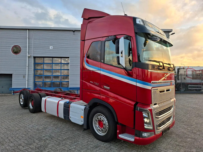 Volvo FH16-750 / BIG AXLE / VEB+ / ONLY:679711 KM / TECHNICAL 70TON / 9TON FRONT AXLE / INLINER / FULL-AIR / AUTOMATIC / EURO-6 / 2018 - Camião chassi: foto 2 Volvo FH16-750 / BIG AXLE / VEB+ / ONLY:679711 KM / TECHNICAL 70TON / 9TON FRONT AXLE / INLINER / FULL-AIR / AUTOMATIC / EURO-6 / 2018 - Camião chassi: foto 2