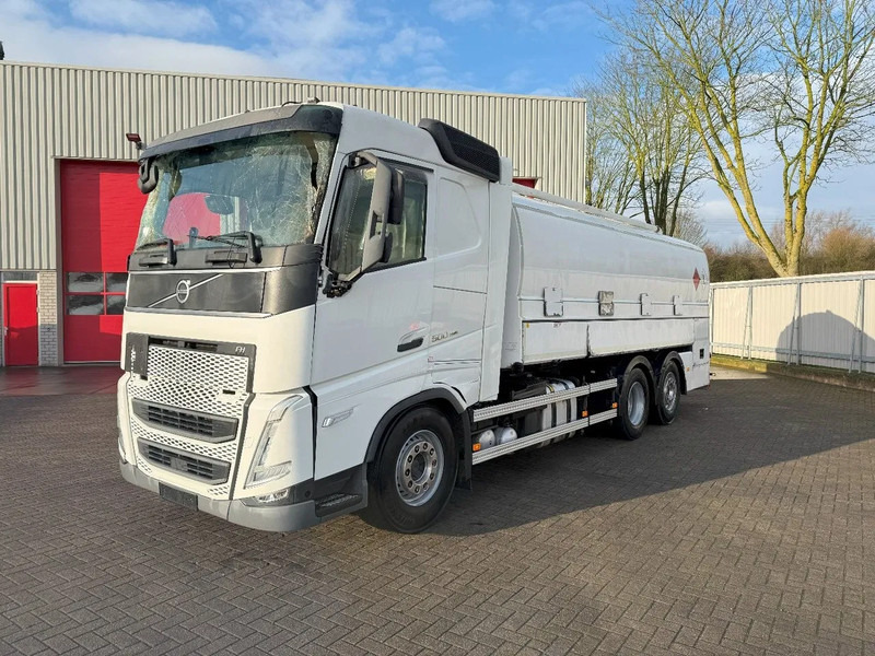 Volvo FH5-500 6X2 / ENGINE RUNNING / LIFT+LENKACHSE / FULL AIR / ADR / EUROTANK / 9-TON FRONT AXLE / I-SAVE / EURO-6 / 2022 - Caminhão tanque: foto 1 Volvo FH5-500 6X2 / ENGINE RUNNING / LIFT+LENKACHSE / FULL AIR / ADR / EUROTANK / 9-TON FRONT AXLE / I-SAVE / EURO-6 / 2022 - Caminhão tanque: foto 1