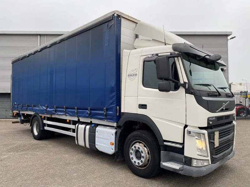 Volvo FM11-330 / LOW KM'S:472120 KM / LWDS / FULL-AIR / NAVI / CURTAIN SAILS / PLATFORM 2500KG / AUTOMATIC / EURO-6 / 2016 - Camião de lona: foto 2 Volvo FM11-330 / LOW KM'S:472120 KM / LWDS / FULL-AIR / NAVI / CURTAIN SAILS / PLATFORM 2500KG / AUTOMATIC / EURO-6 / 2016 - Camião de lona: foto 2