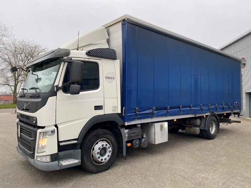 Volvo FM11-330 / LOW KM'S:472120 KM / LWDS / FULL-AIR / NAVI / CURTAIN SAILS / PLATFORM 2500KG / AUTOMATIC / EURO-6 / 2016 - Camião de lona: foto 1 Volvo FM11-330 / LOW KM'S:472120 KM / LWDS / FULL-AIR / NAVI / CURTAIN SAILS / PLATFORM 2500KG / AUTOMATIC / EURO-6 / 2016 - Camião de lona: foto 1