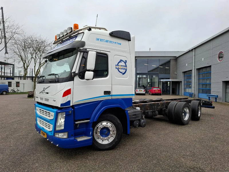 Volvo FM11-460 / NL TRUCK / LIFT+LENKACHSE / ONLY:355342 KM / DYNAMIC STEERING / LWDS / NAVI / ALCOA / TUV:07-01-2026 / INLINER / EURO - Camião chassi: foto 2 Volvo FM11-460 / NL TRUCK / LIFT+LENKACHSE / ONLY:355342 KM / DYNAMIC STEERING / LWDS / NAVI / ALCOA / TUV:07-01-2026 / INLINER / EURO - Camião chassi: foto 2