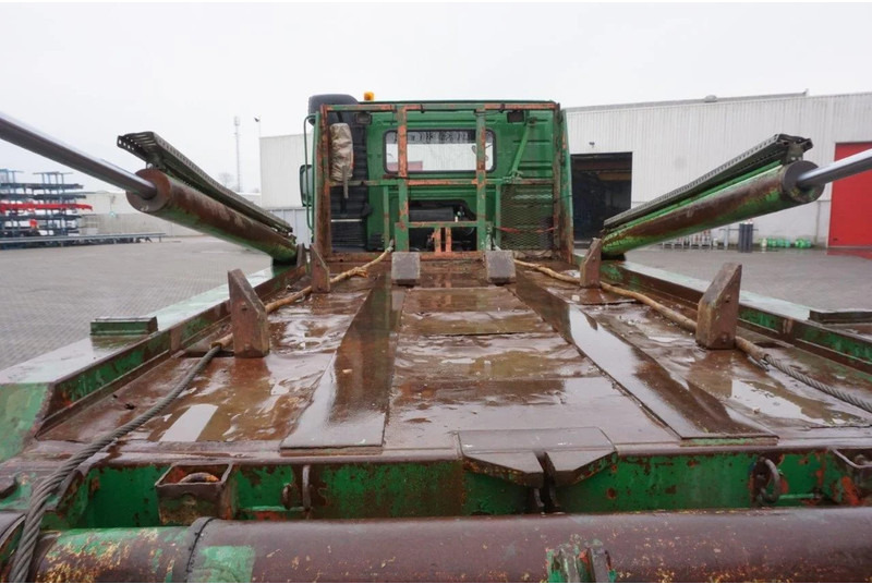 Camião multibenne Volvo FM12-420 / ENGINE RUNNING / 4X4 / HYDRAULICS / BIG AXLE / ONLY:510426 KM / FULL STEEL / EURO-3 / 2001: foto 8