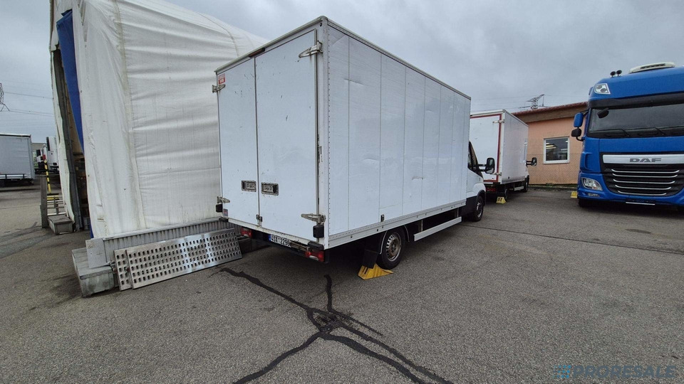 IVECO DAILY 35S16 skříň - 8 palet - Carrinha de contentor: foto 4 IVECO DAILY 35S16 skříň - 8 palet - Carrinha de contentor: foto 4