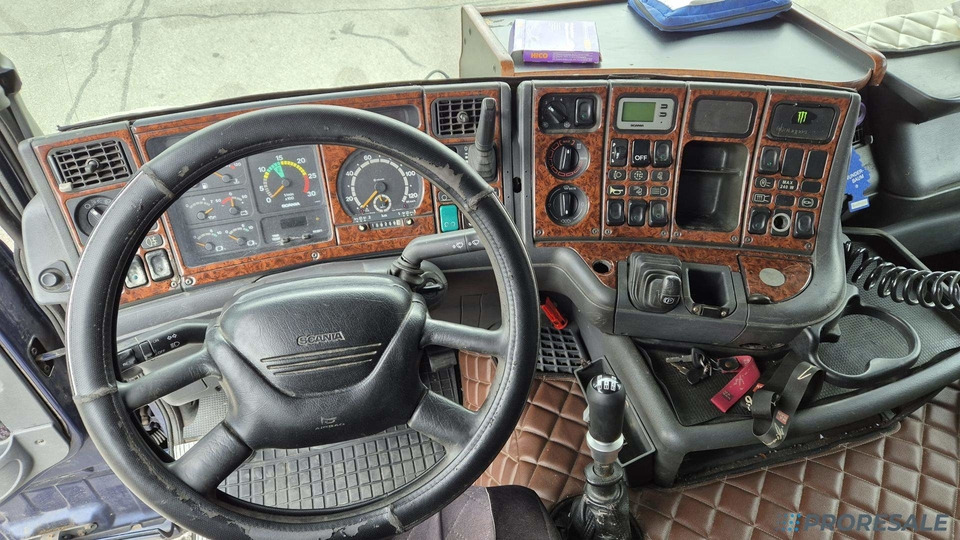 SCANIA R124 LB 6X2 EURO 3 - skříňový + hydraulické čelo - Camião furgão: foto 5 SCANIA R124 LB 6X2 EURO 3 - skříňový + hydraulické čelo - Camião furgão: foto 5