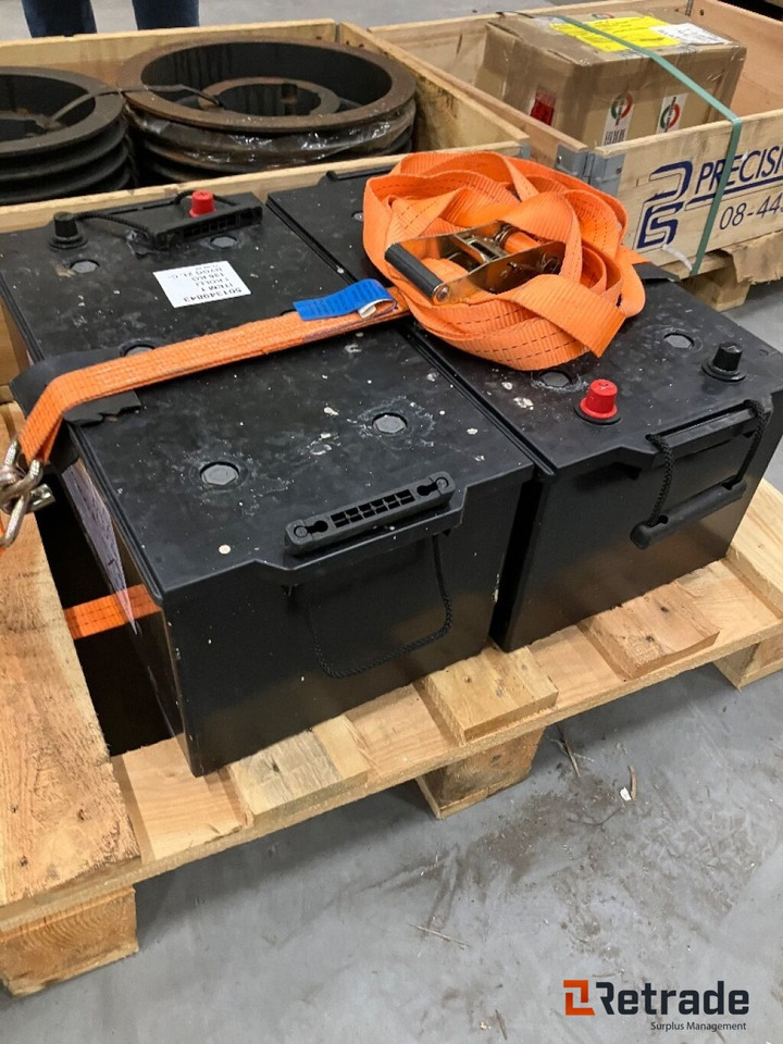 2 stk batterier - Bateria automotiva por Máquina de construção: foto 2 2 stk batterier - Bateria automotiva por Máquina de construção: foto 2