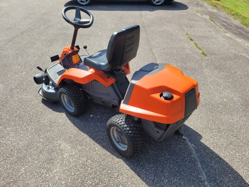 Åkgräsklippare Husqvarna Rider R111B - Equipamentos para jardinagem: foto 3 Åkgräsklippare Husqvarna Rider R111B - Equipamentos para jardinagem: foto 3